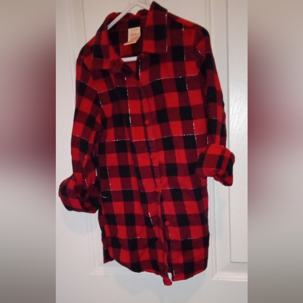 Girls long sleeve buffalo plaid button up. Med 7-8